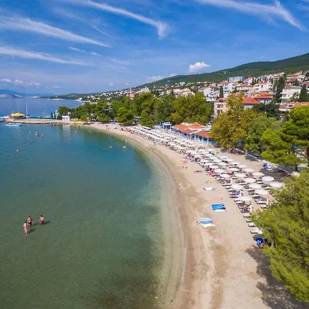 Apartment With A Parking Space - 11743 Crikvenica